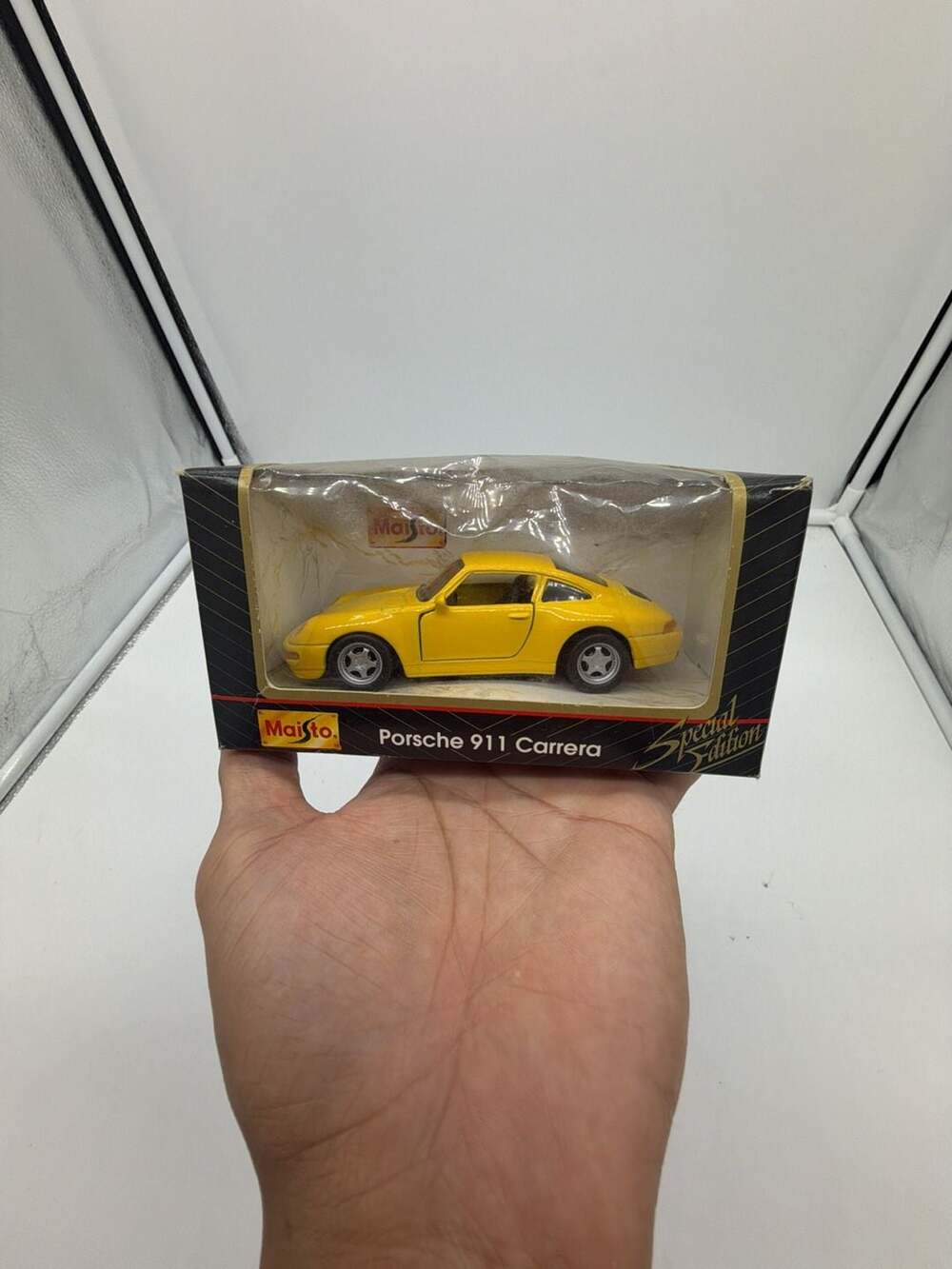 Maisto Special Edition Porsche 911 Carrera Yellow Diecast Toy Car 21323